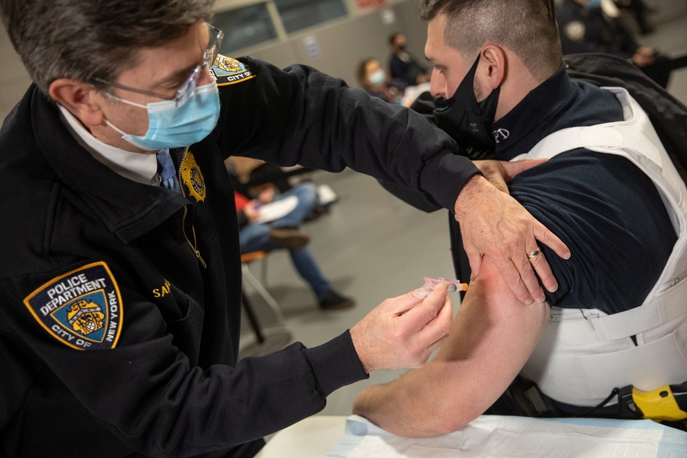 EUA e China passam de 10 milhões de vacinas de Covid aplicadas